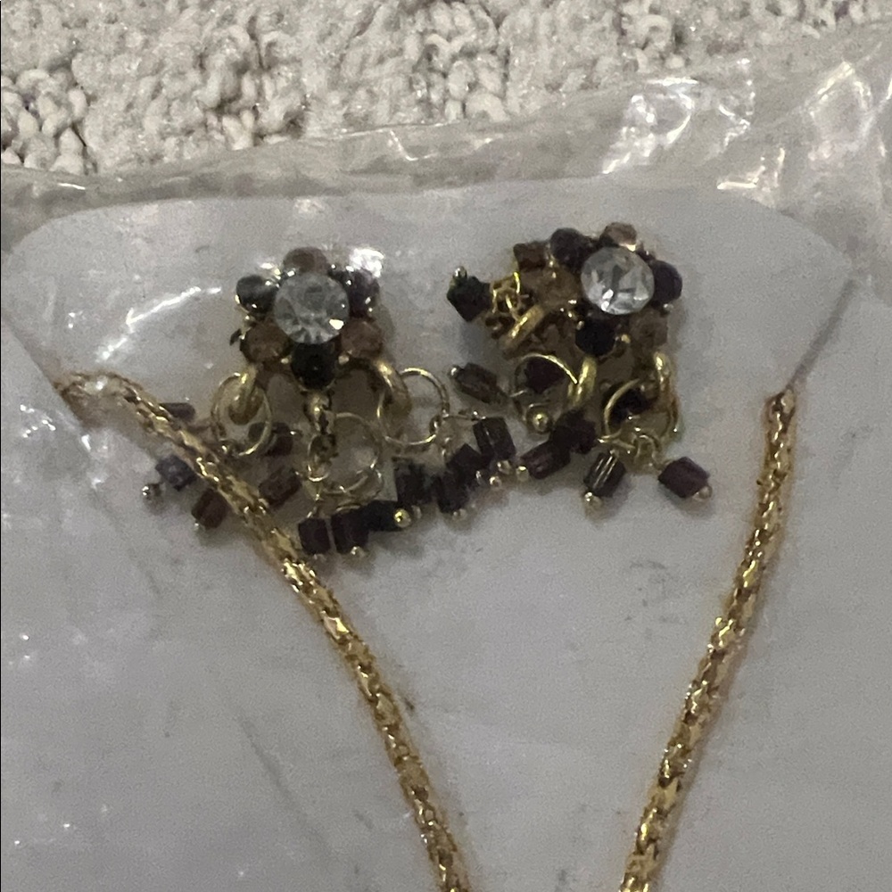 Elegant Gold and Silver Pendant Necklace Set - Picture 2 of 2